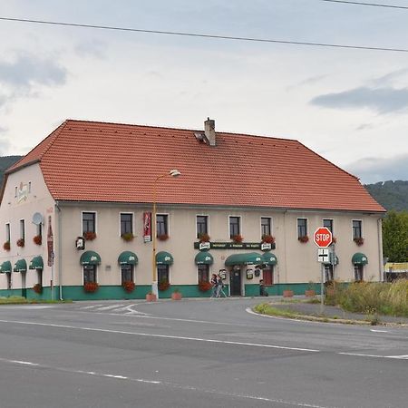 Motorest Penzion Na Bojisti Chlumec  Buitenkant foto