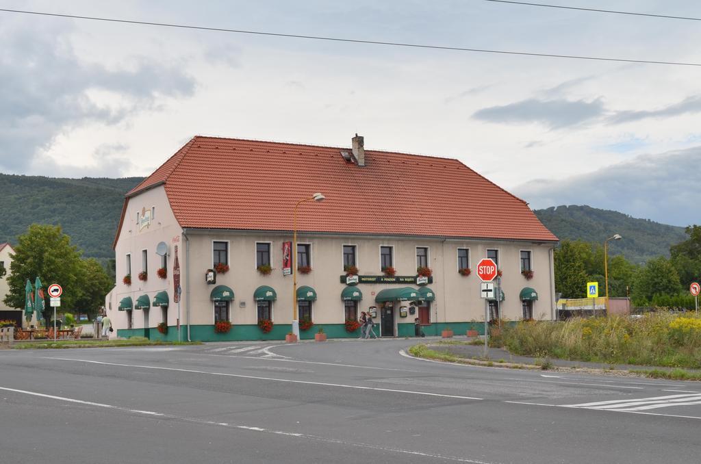 Motorest Penzion Na Bojisti Chlumec  Buitenkant foto